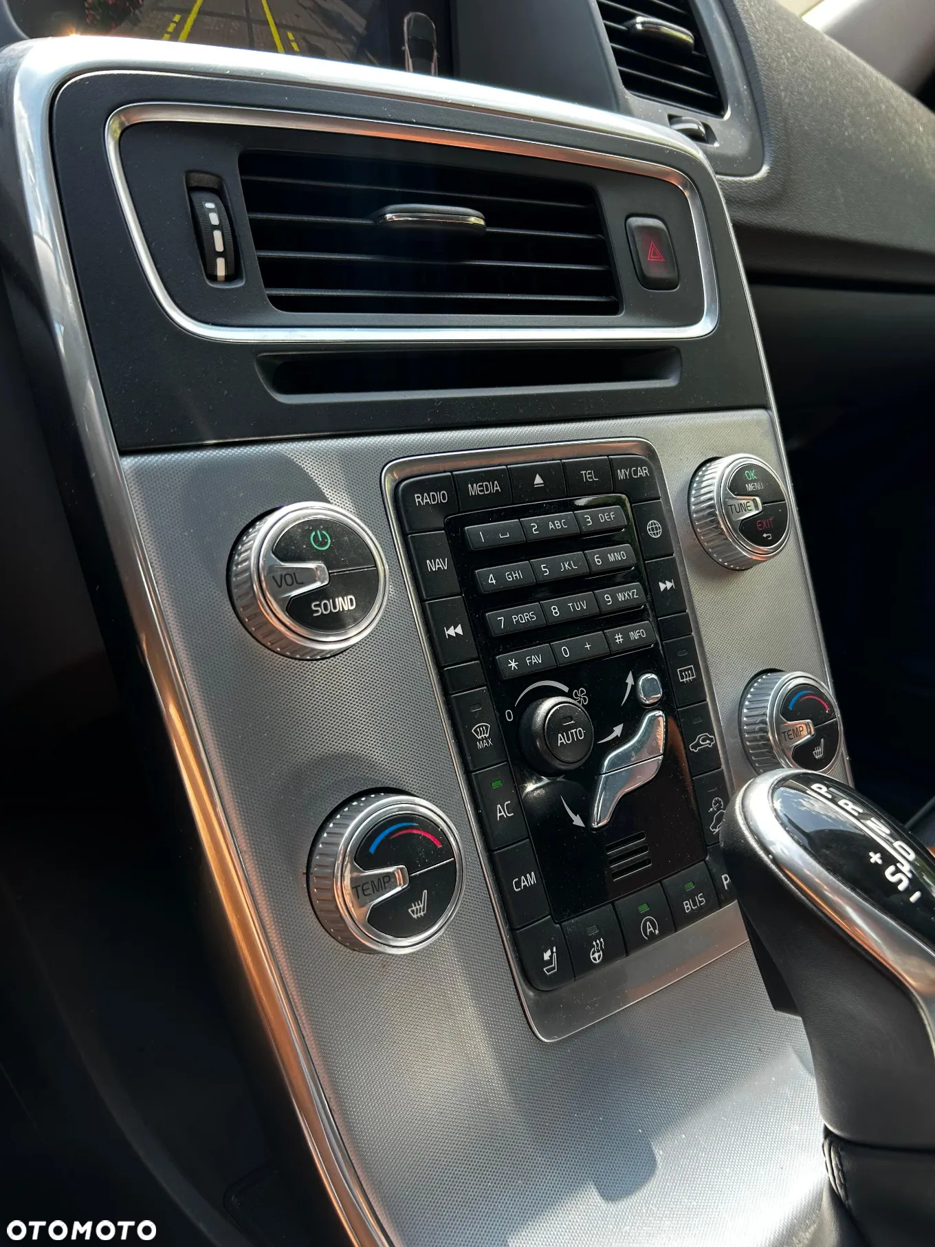 Volvo V60 Cross Country - 16