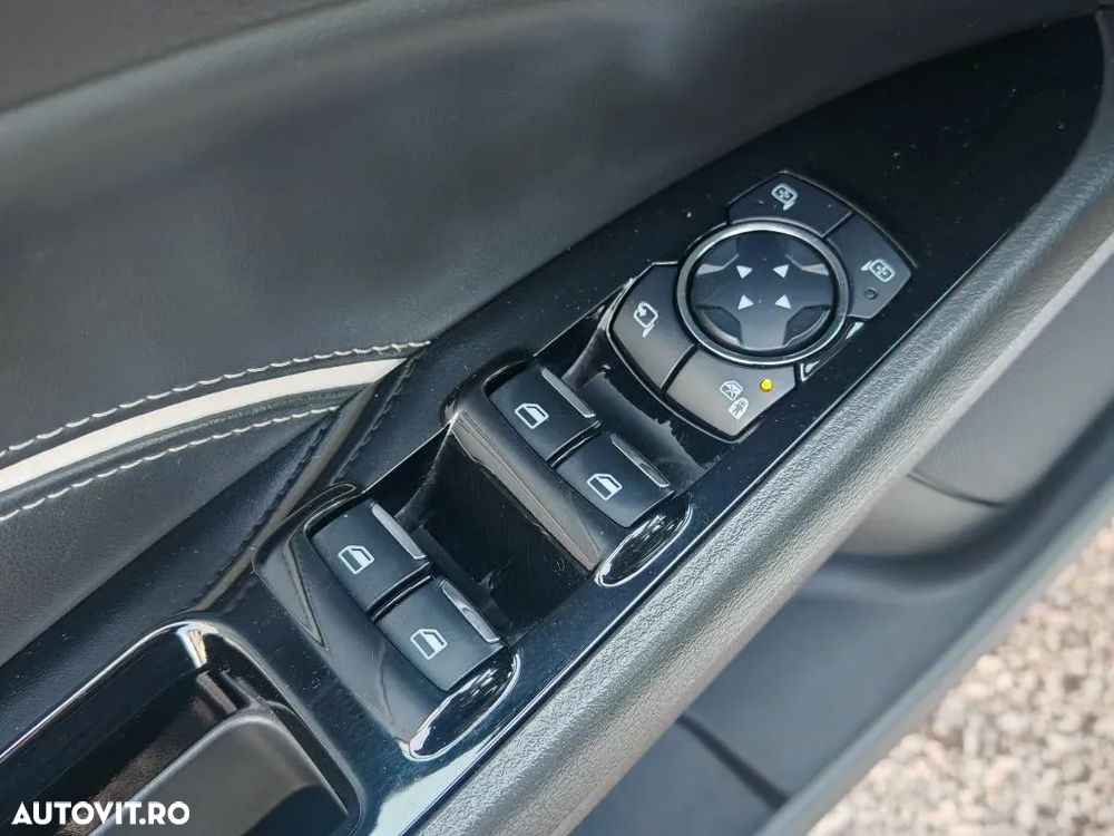 Ford Mondeo - 32