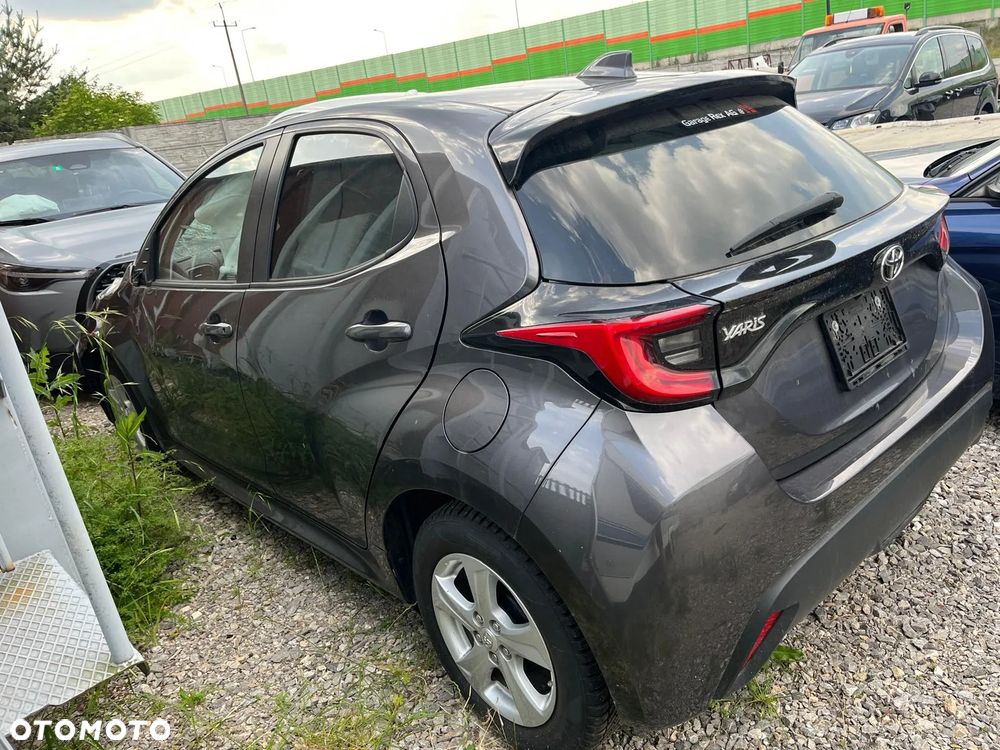 Toyota Yaris - 4