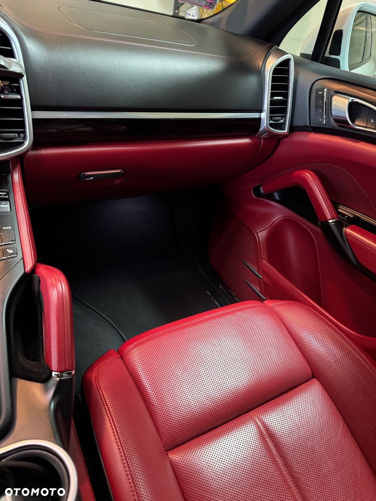 Porsche Cayenne Diesel Platinum Edition - 16