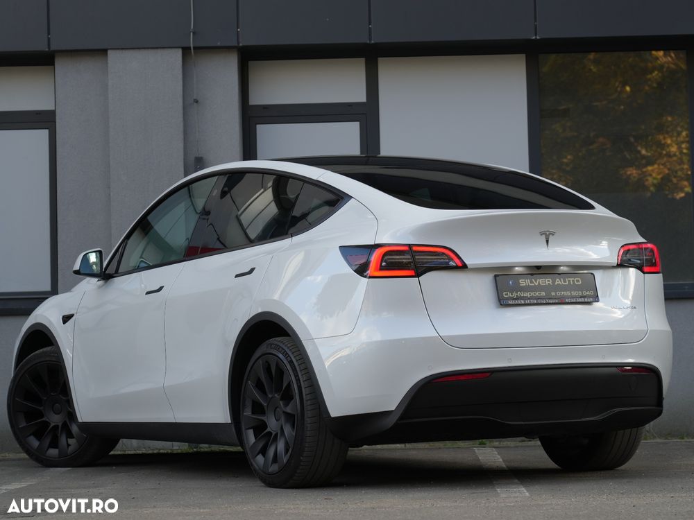 Tesla Model Y - 29