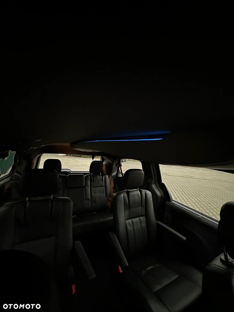 Dodge Grand Caravan 3.6 R/T - 37