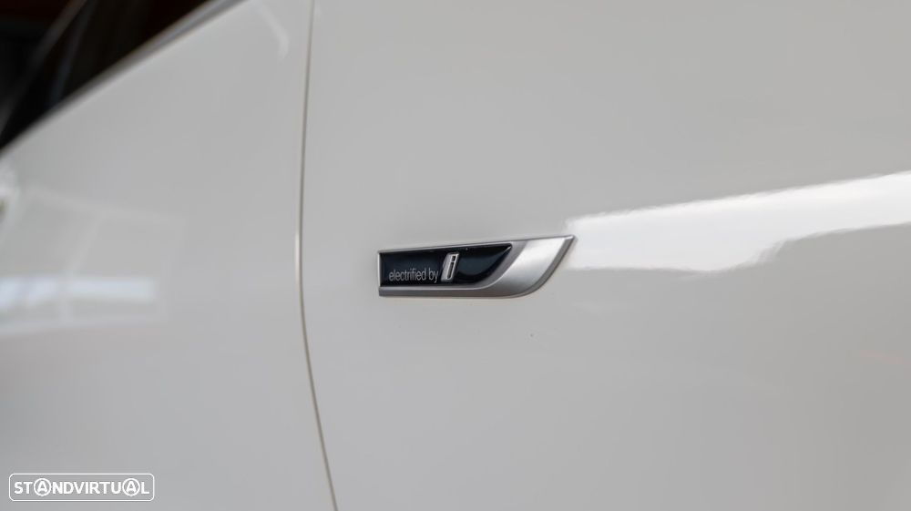 BMW 330 e Touring Pack Desportivo M Pro Auto - 25