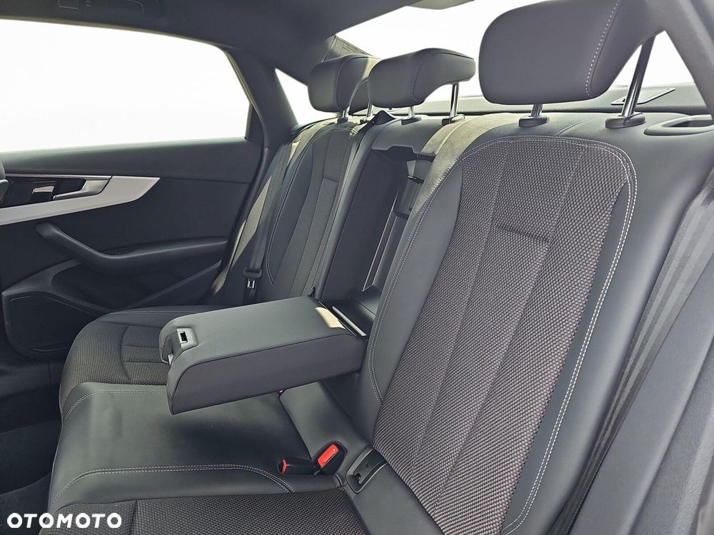Audi A4 Limousine - 31
