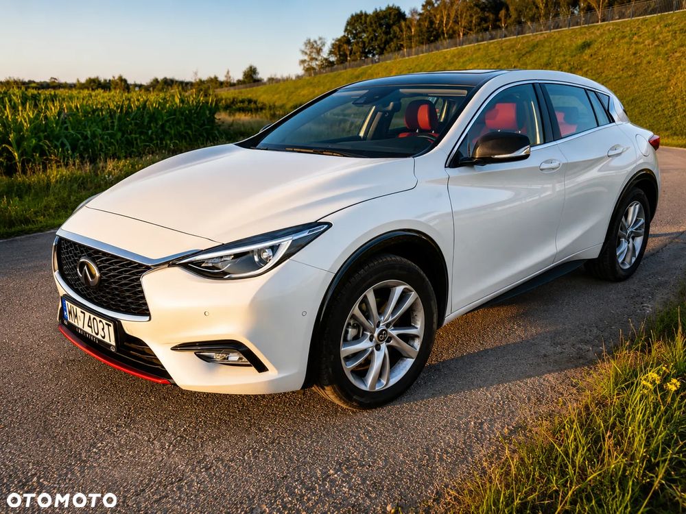 Infiniti Q30 1.6t Pure - 1