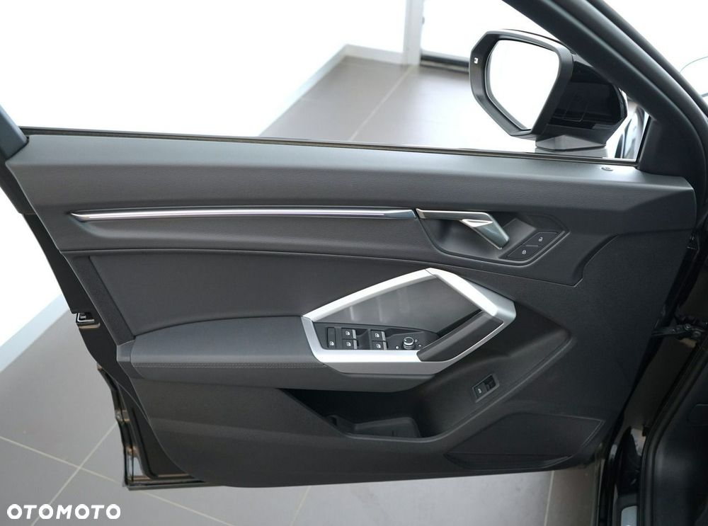 Audi Q3 Sportback - 12