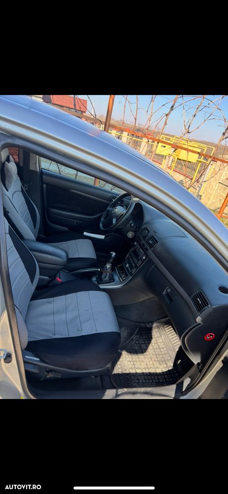 Toyota Avensis 2.0 D-4D Executiv - 4