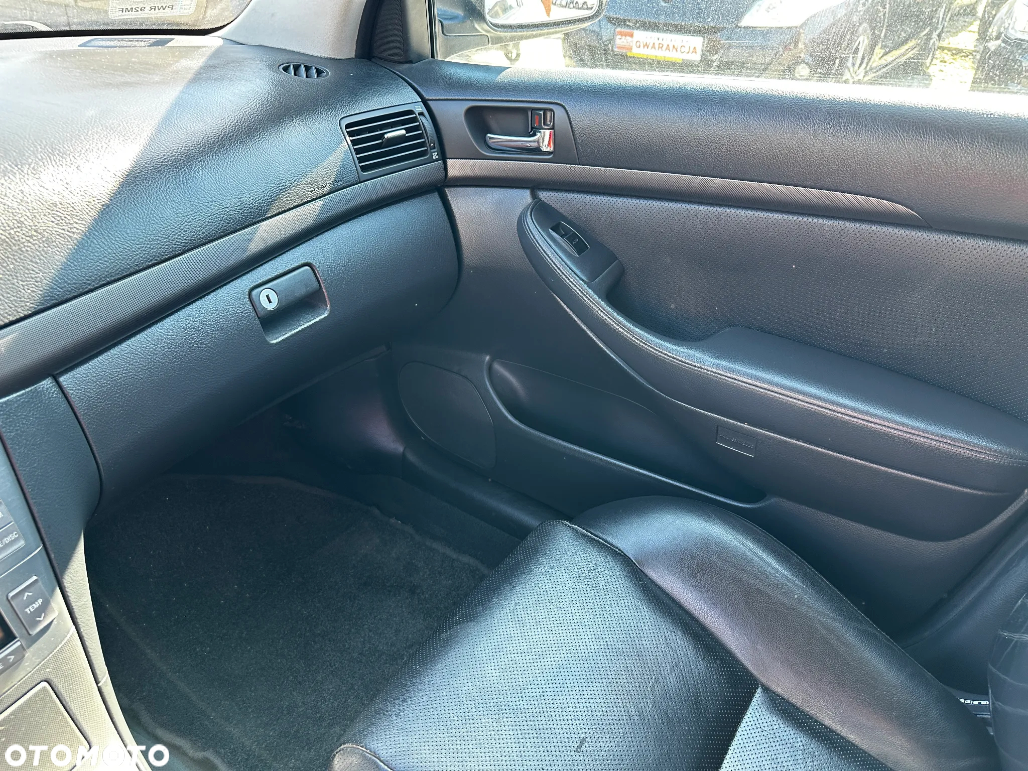 Toyota Avensis - 14