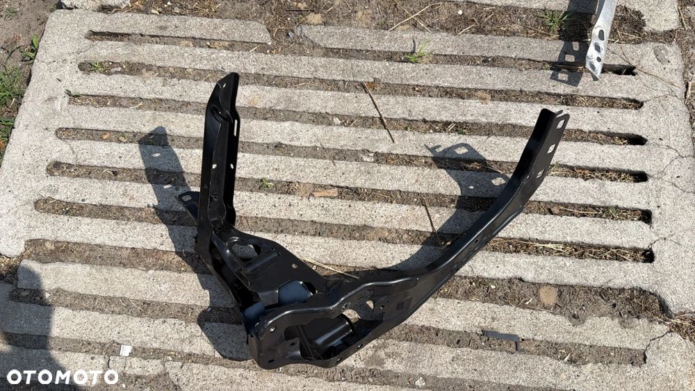 BMW U06 X1 U11 WZMOCNIENIE OKULAR LAMPY PRAWY 8737292 - 1