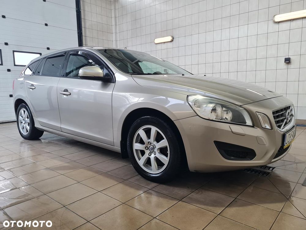 Volvo V60 D5 AWD Geartronic Momentum - 1