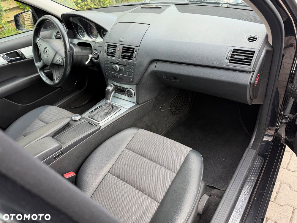 Mercedes-Benz Klasa C 180 BlueEFFICIENCY 7G-TRONIC Avantgarde - 30