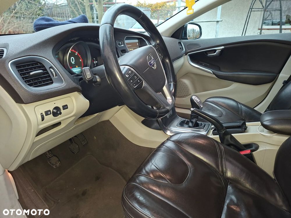 Volvo V40 D2 Summum - 9