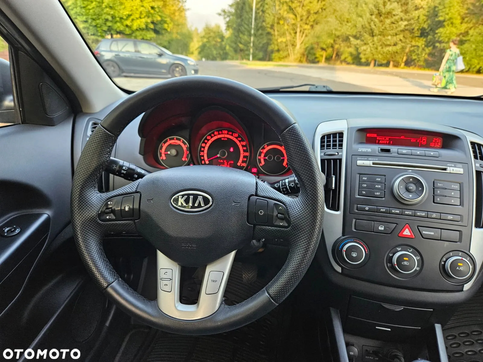Kia Ceed 1.4 CVVT SW Dream-Team Edition - 35