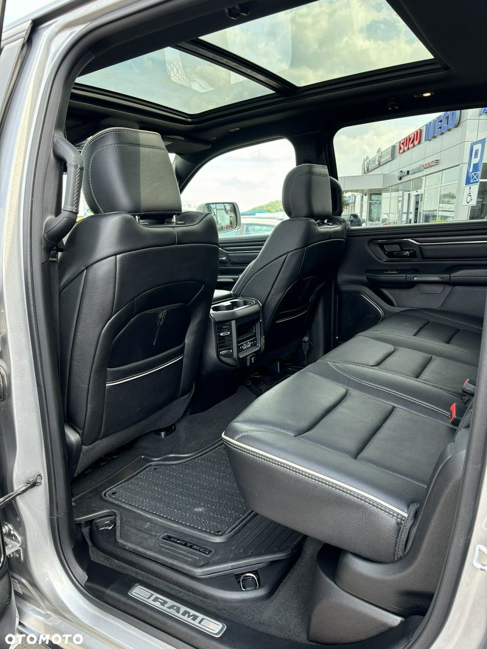 RAM 1500 - 12