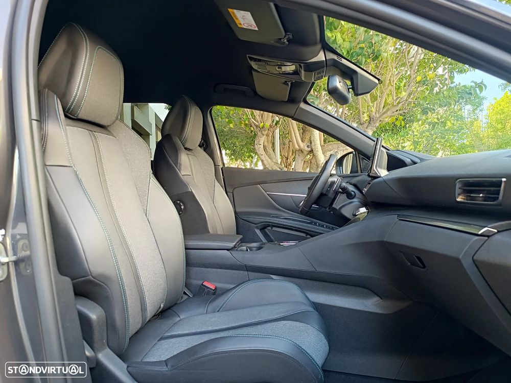 Peugeot 3008 1.2 Hybrid Allure e-DCS6 - 24