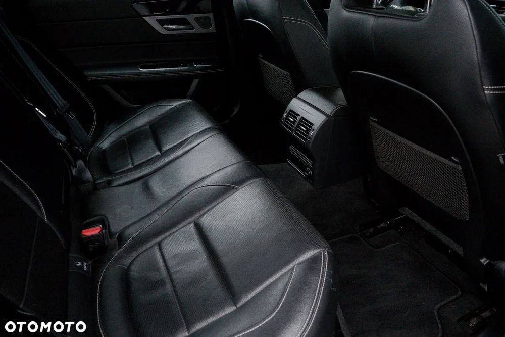Jaguar XF 2.0 i4D R-Sport - 33