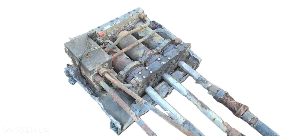 MECHANIZM SIŁOWNIK NAPĘDU RUCHOMEJ PODŁOGI - 2