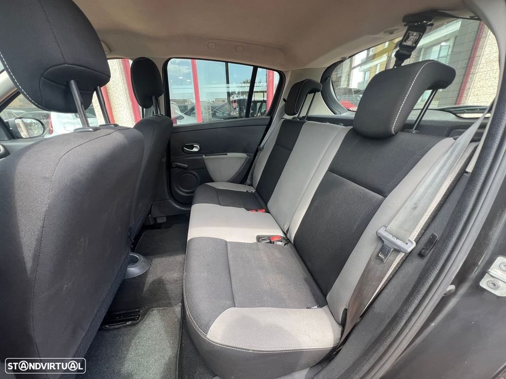 Renault Clio 1.2 16V Dynamique S - 11