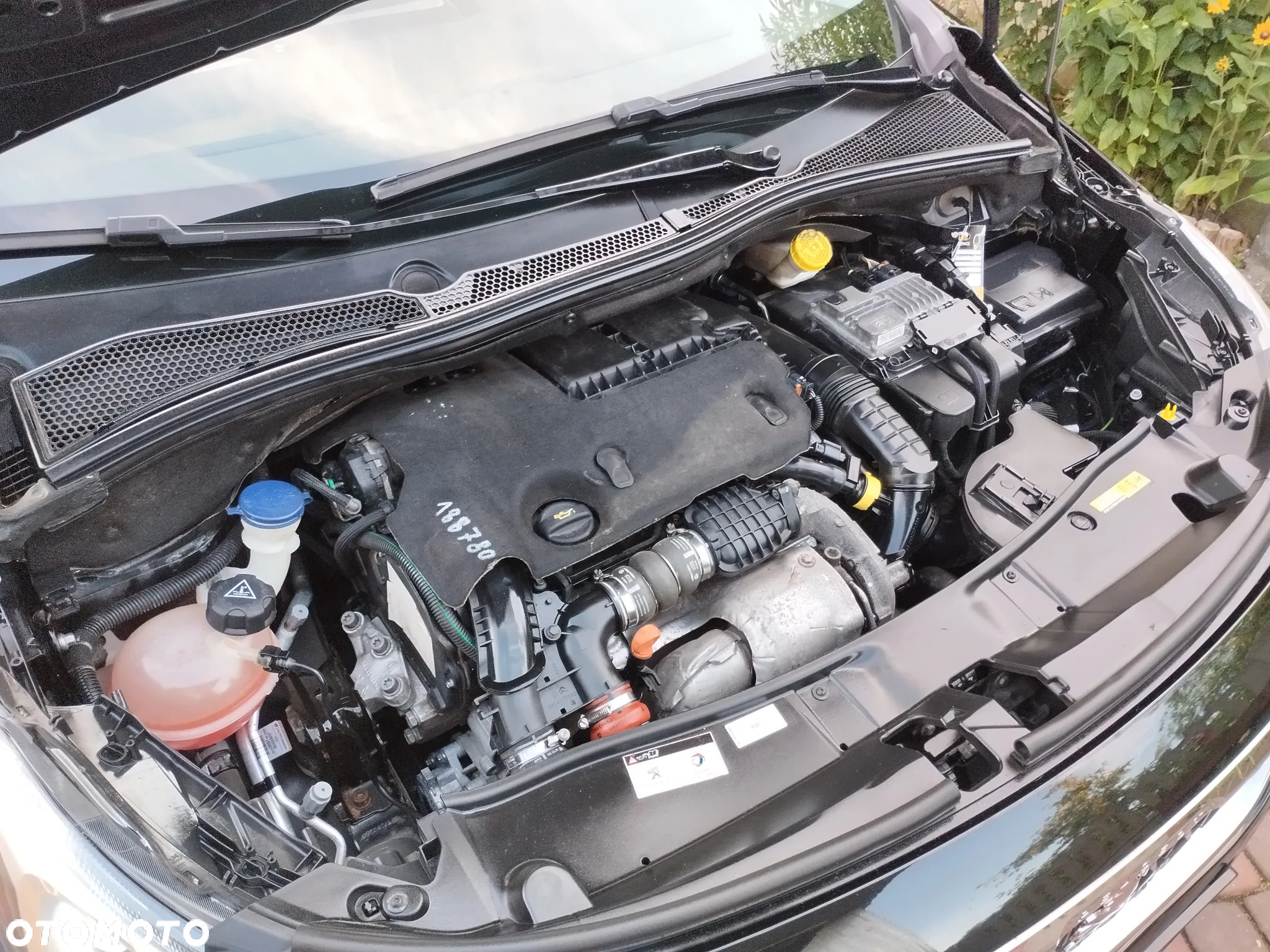 Peugeot 2008 1.6 e-HDi Allure S&S - 19