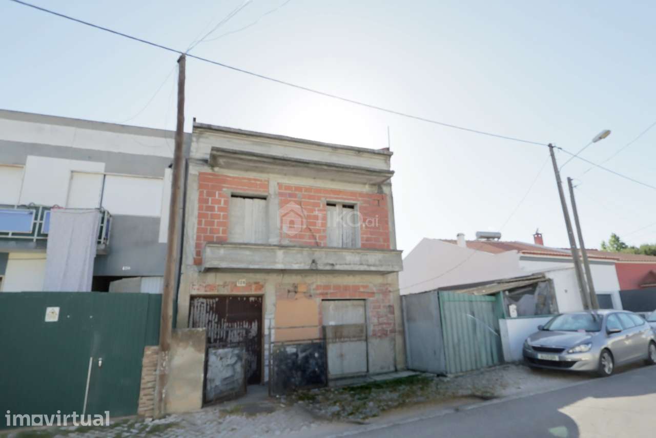 Moradia T2 com Obra Inacabada e Excelente Potencial no Montijo - Grande imagem: 2/19