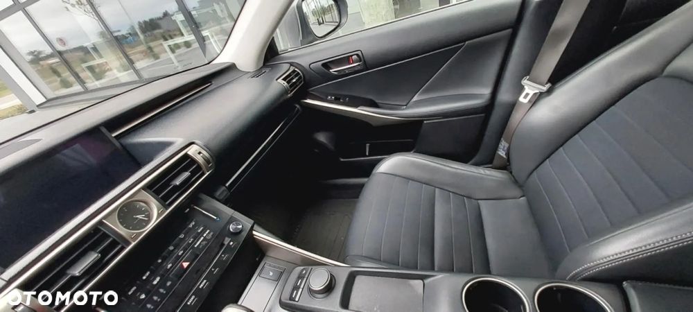 Lexus IS - 18