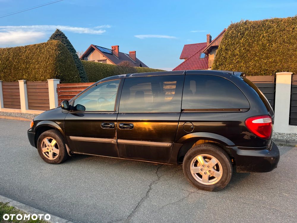 Dodge Caravan - 4