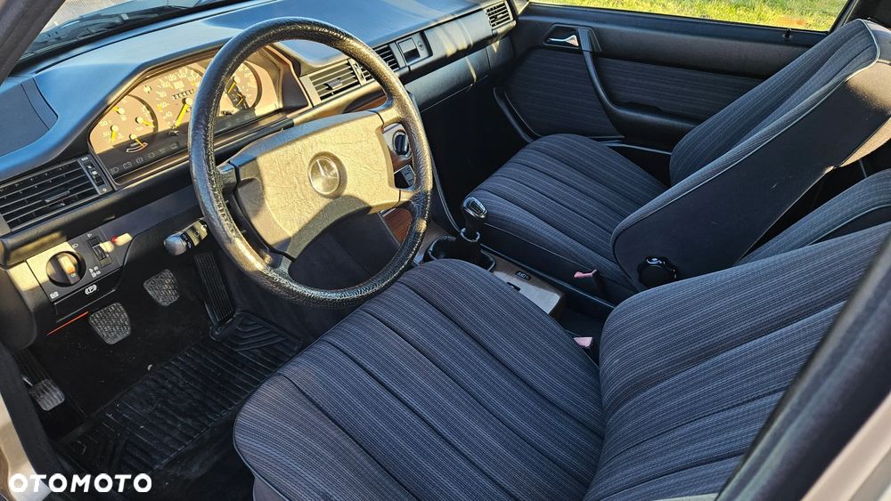 Mercedes-Benz W124 (1984-1993) - 11