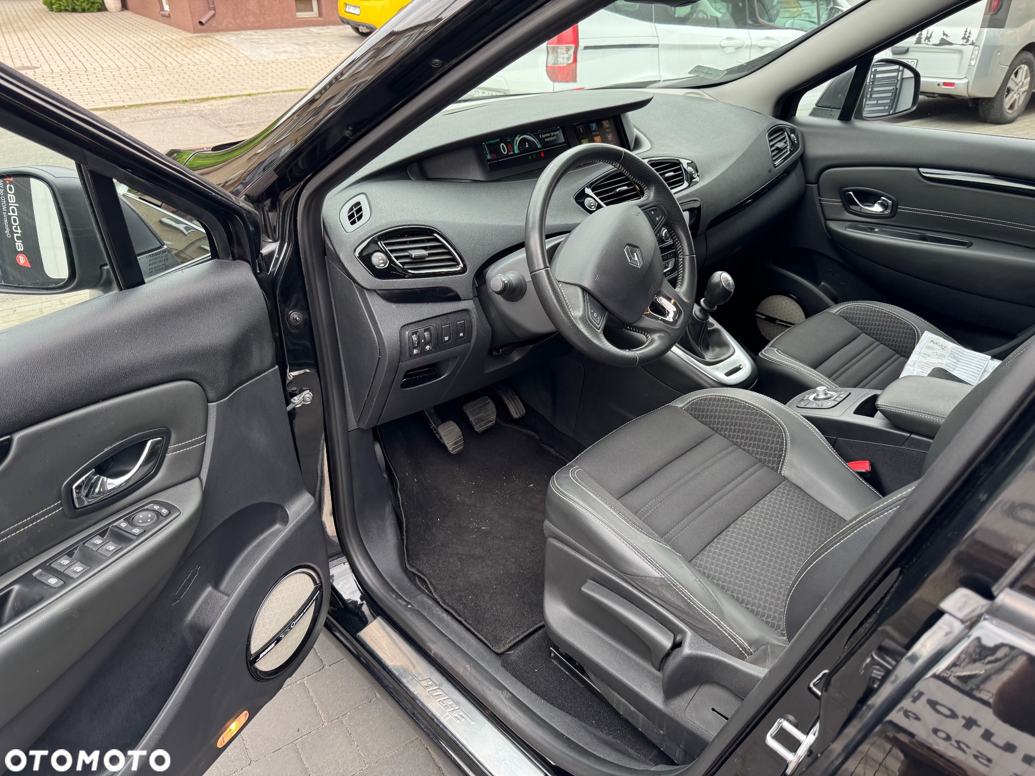 Renault Grand Scenic - 13