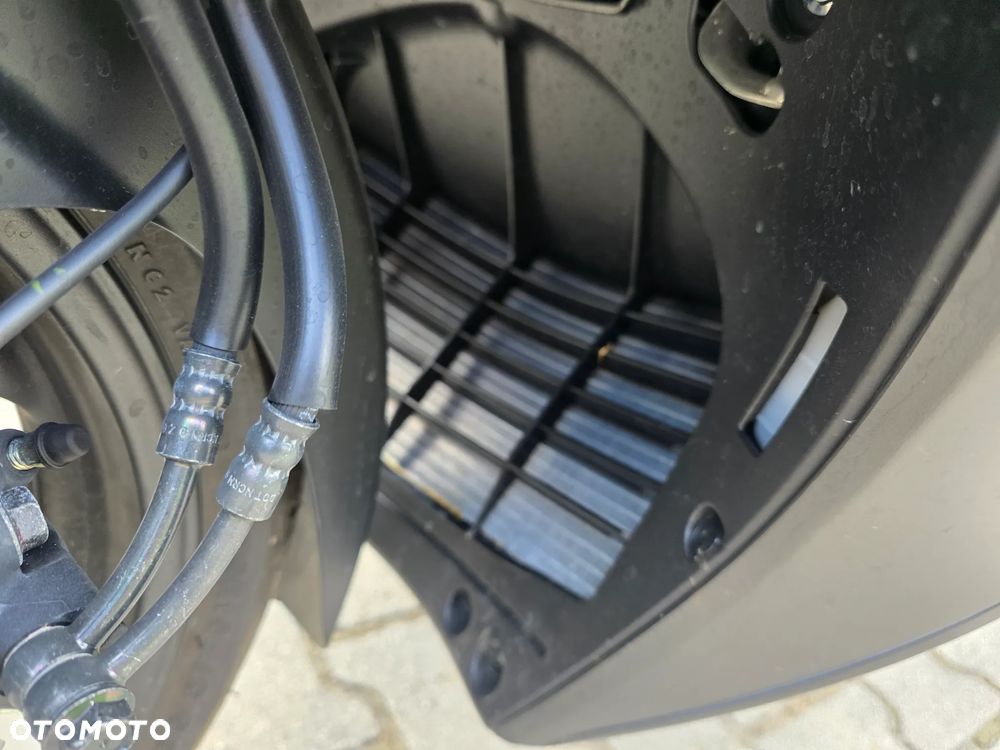 Yamaha Tmax - 24