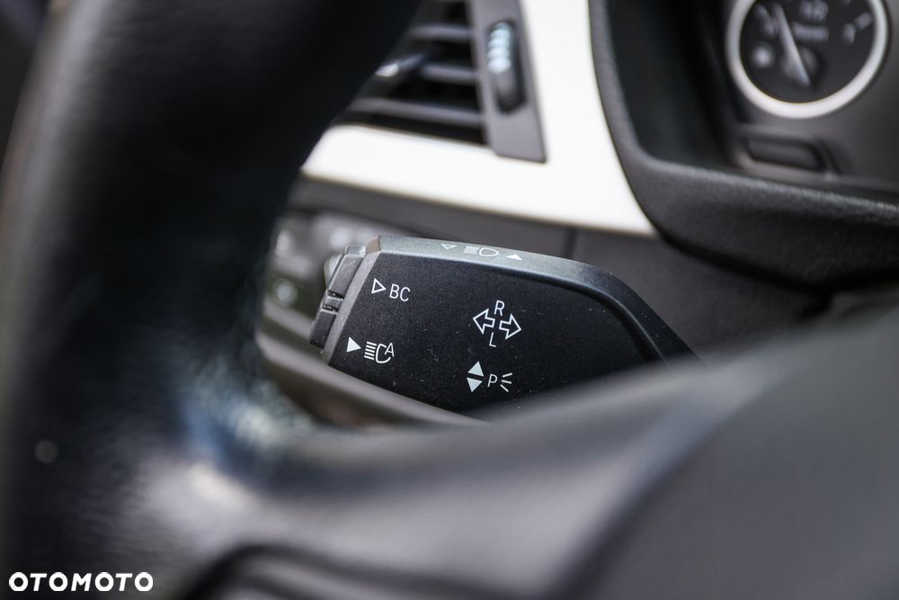 BMW Seria 3 318d Edition Luxury Line Purity - 34