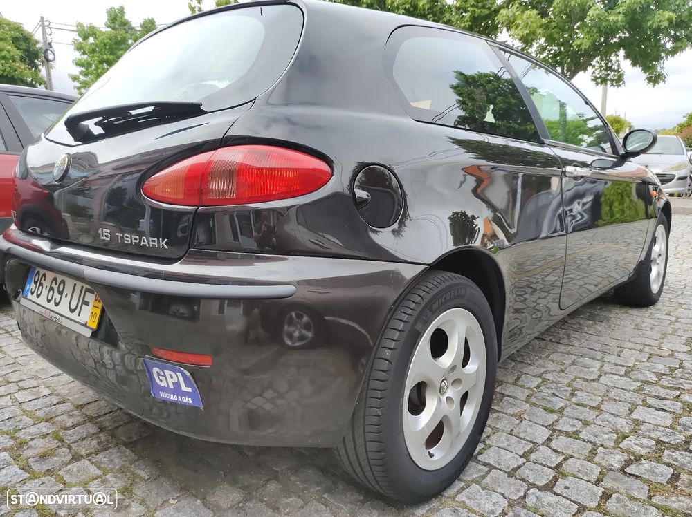 Alfa Romeo 147 1.6 TS Distinctive - 9