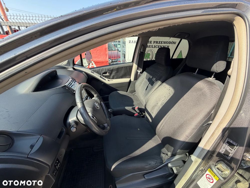 Toyota Yaris 1.3 Sol MM - 9