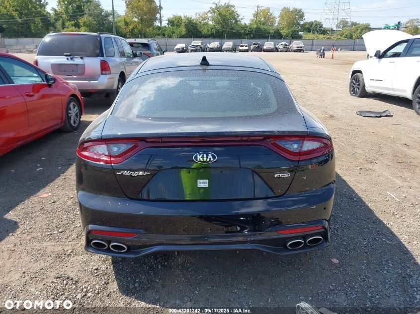 Kia Stinger - 8