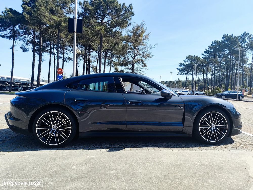 Porsche Taycan 4 - 12