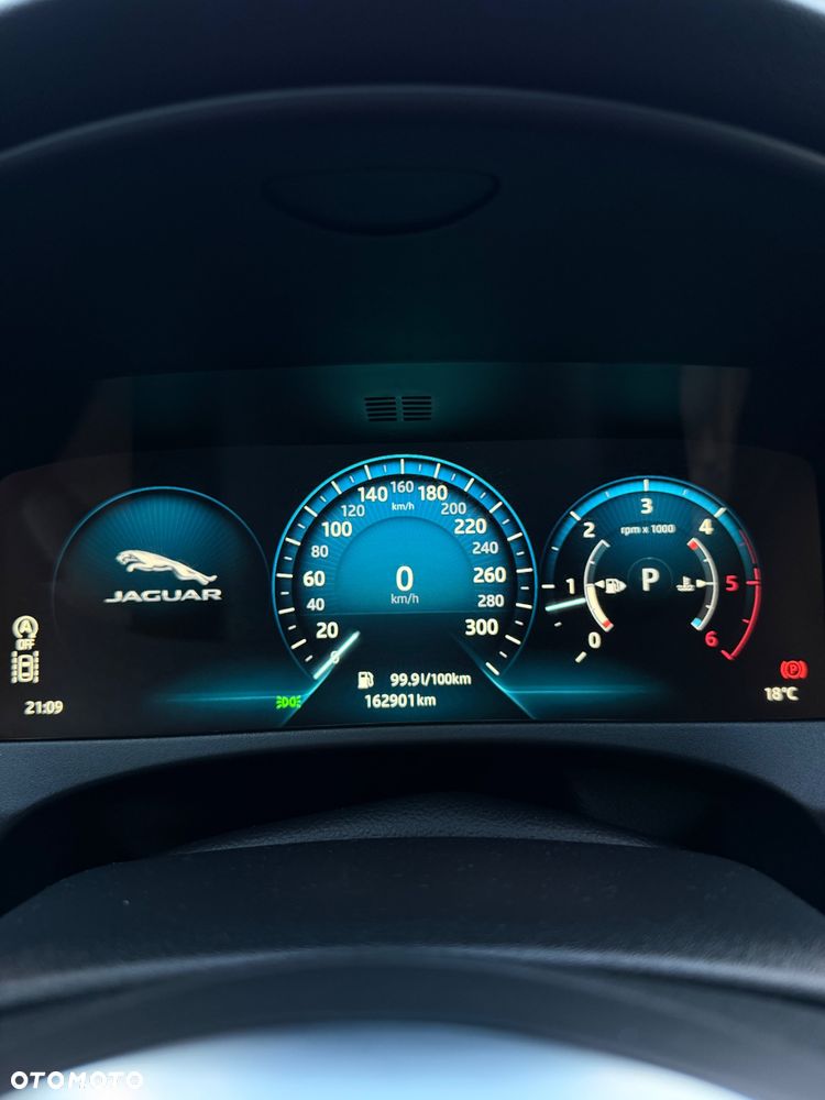 Jaguar XE 2.0 D Portfolio - 22