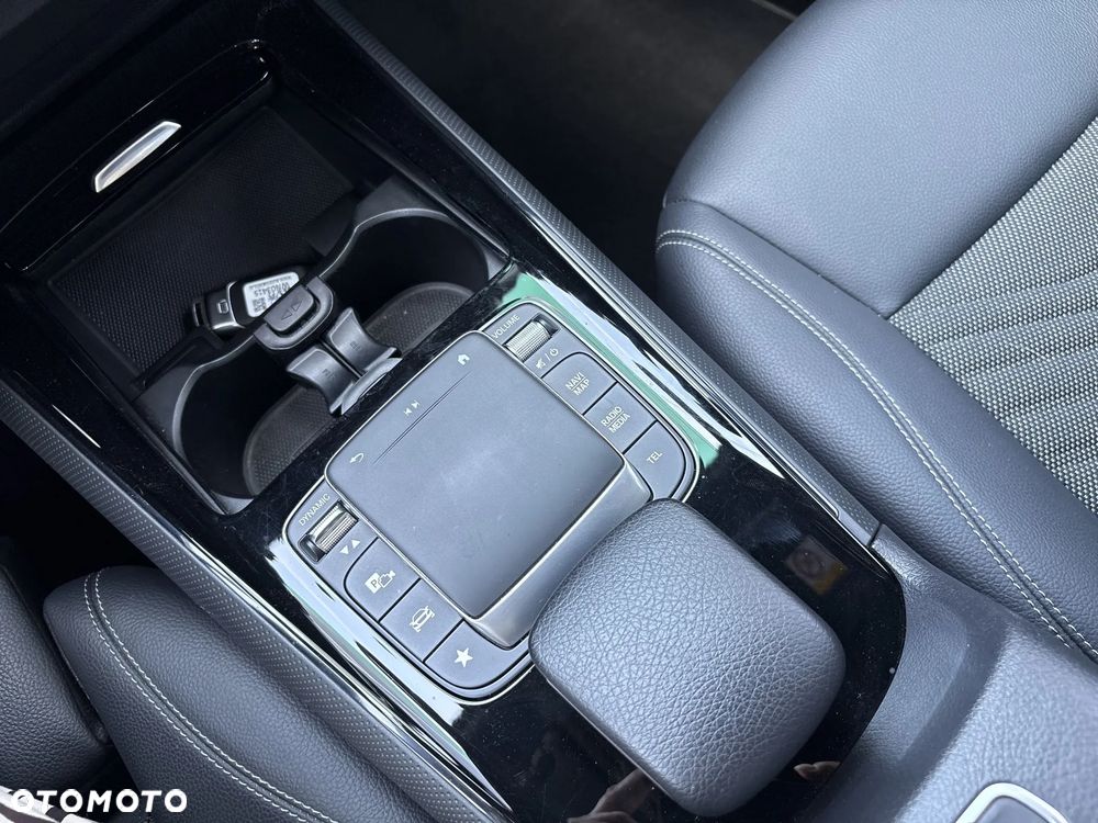 Mercedes-Benz GLB 200 7G-DCT - 17