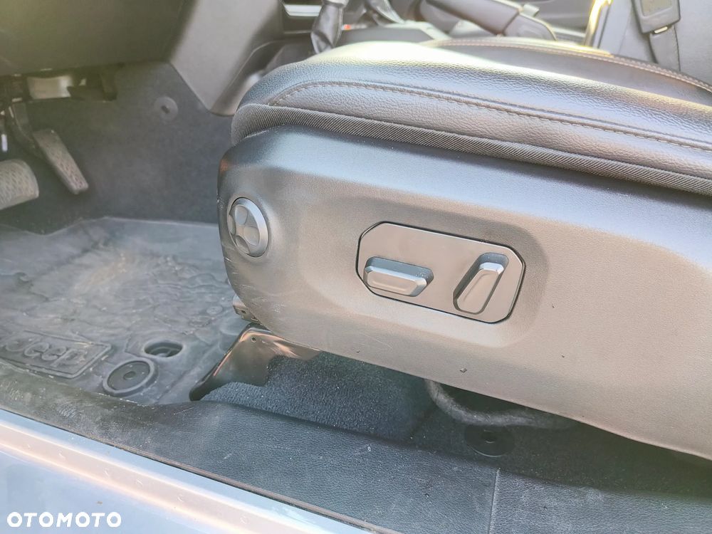 Jeep Wrangler Unlimited GME 2.0 Turbo Sahara - 16