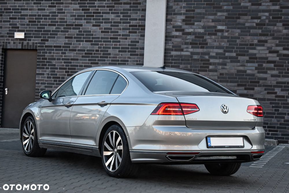 Volkswagen Passat 2.0 TDI DSG BlueMotion Technology R-Line - 22