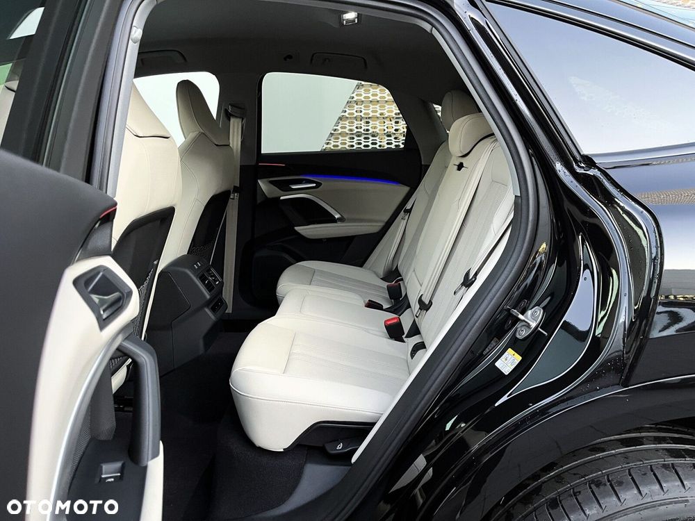 Audi Q5 Sportback - 25