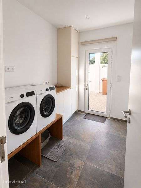 Moradia T3 térrea com piscina e garagem – Fernão Ferro - Grande imagem: 5/11