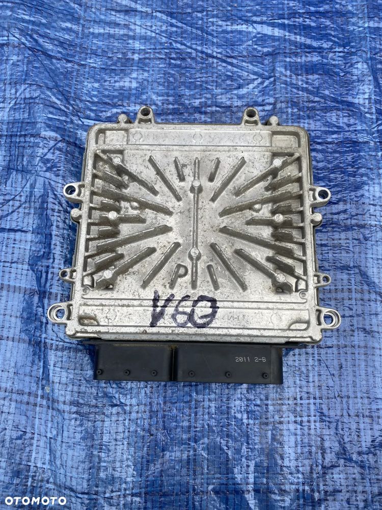 KOMPUTER STEROWNIK SILNIKA ECU VOLVO V60 2.0d D3 AUTOMAT 10-18r  P31303388 - 2