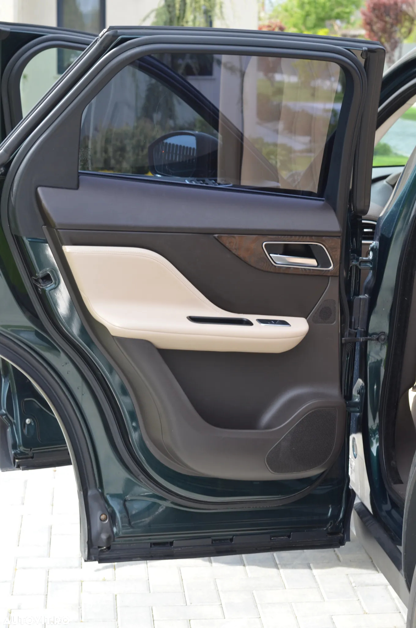 Jaguar F-Pace 20d AWD Portfolio - 12