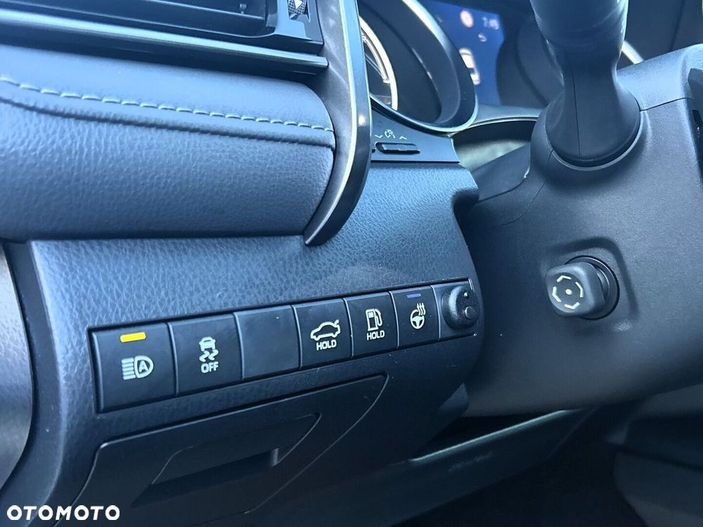 Toyota Camry 2.5 Hybrid Executive CVT - 17