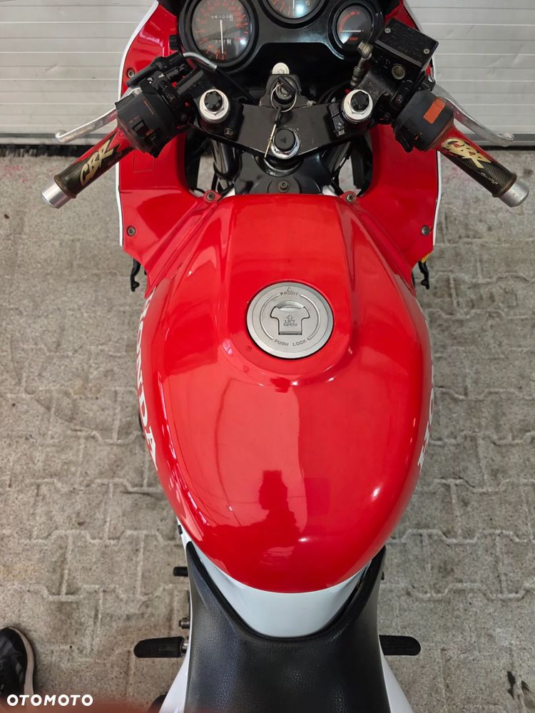 Honda CBR - 27