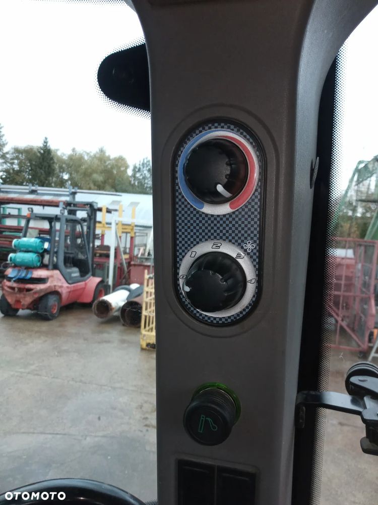 Case IH FARMALL 75A - 11