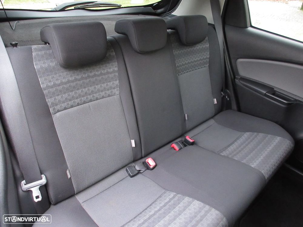 Toyota Yaris 1.4 D-4D Exclusive+P.Techno - 27