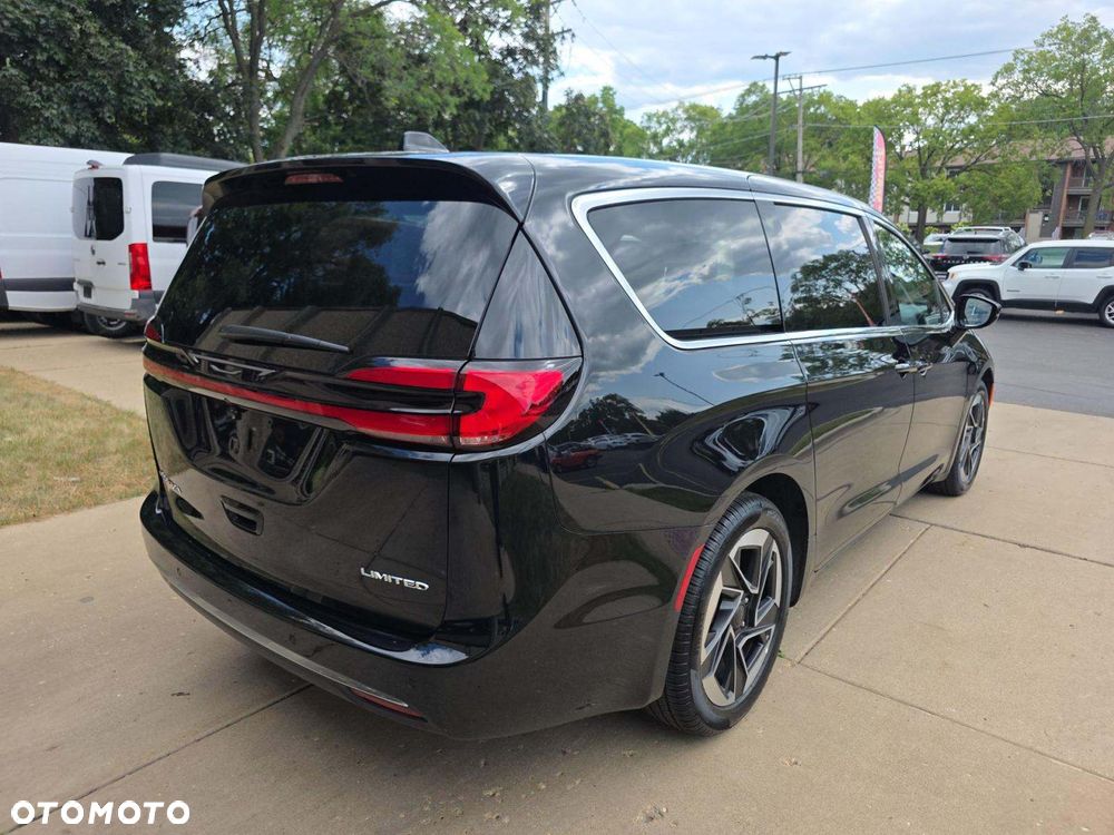 Chrysler Pacifica - 4