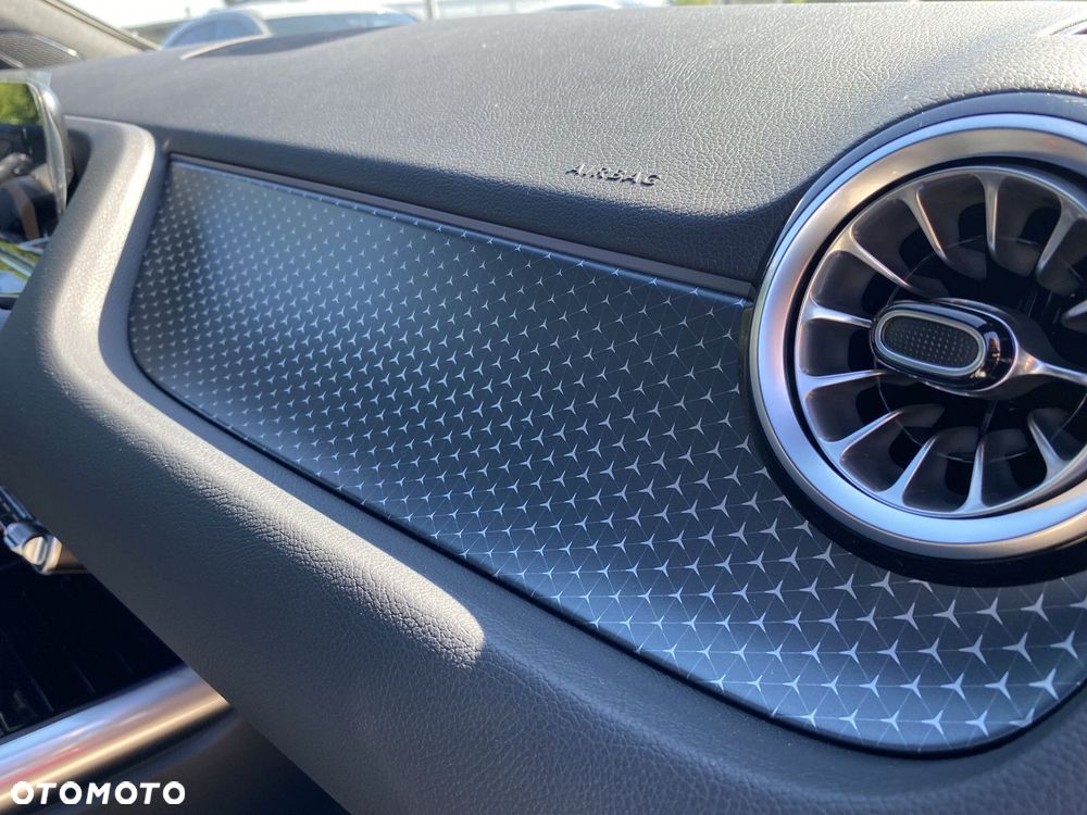 Mercedes-Benz GLA - 23