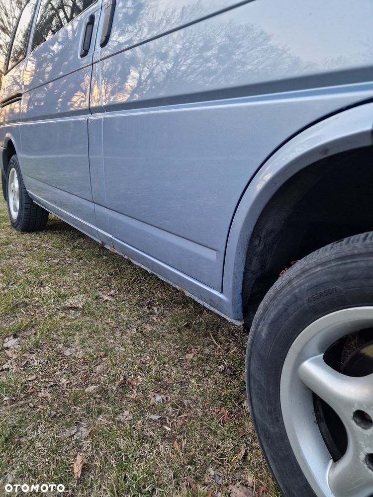 Volkswagen Caravelle - 8