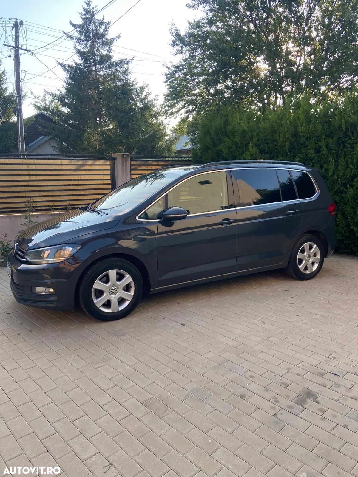 Volkswagen Touran 2.0 TDI DSG Highline - 1
